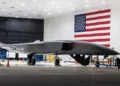 Dron espacial Ravn X de Aevum en el aeropuerto de Long Beach
