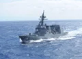 Destructor de la clase Akizuki de la Fuerza Marítima de Autodefensa de Japón.