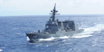 Destructor de la clase Akizuki de la Fuerza Marítima de Autodefensa de Japón.