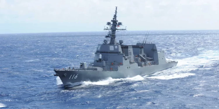 Destructor de la clase Akizuki de la Fuerza Marítima de Autodefensa de Japón.
