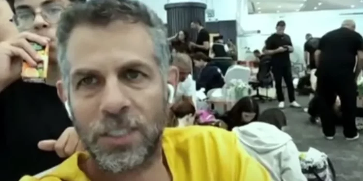 Almog Italie, pasajero de un avión de flydubai que aterrizó en el aeropuerto de Tabuk, Arabia Saudita, el 30 de septiembre de 2026.