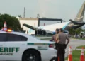 Un avión de carga de Amazon en el Aeropuerto Internacional de Miami después de salirse de la pista, Florida, 6 de septiembre de 2026.