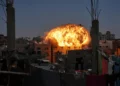 Una explosión se desata tras un ataque aéreo israelí en la ciudad de Gaza el 9 de septiembre de 2026.