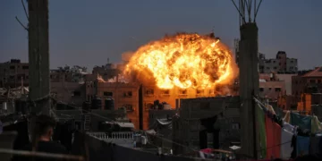 Una explosión se desata tras un ataque aéreo israelí en la ciudad de Gaza el 9 de septiembre de 2026.