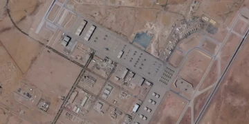 Humo de ataque con drones en un oleoducto