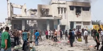 Imagen de la televisión estatal iraní que muestra el lugar de los ataques contra una escuela primaria de niñas en Minab, en la provincia de Hormozgan.