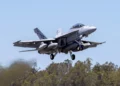 F/A-18F Super Hornet de la Real Fuerza Aérea Australiana con un misil JASSM-ER
