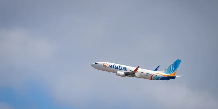 Un avión de pasajeros de Flydubai despega del Aeropuerto Internacional Ben Gurion, cerca de Tel Aviv, el 25 de febrero de 2026.
