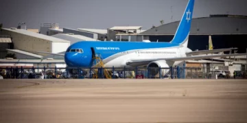 El avión oficial israelí Wing of Zion en el aeropuerto Ben Gurion el 20 de octubre de 2020.