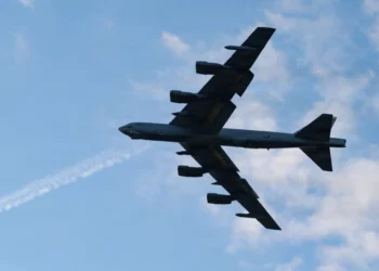 La Fuerza Aérea de Estados Unidos destinó US$17 millones a tres empresas para desarrollar mejoras SATCOM seguras y resistentes para el B-52 Stratofortress.