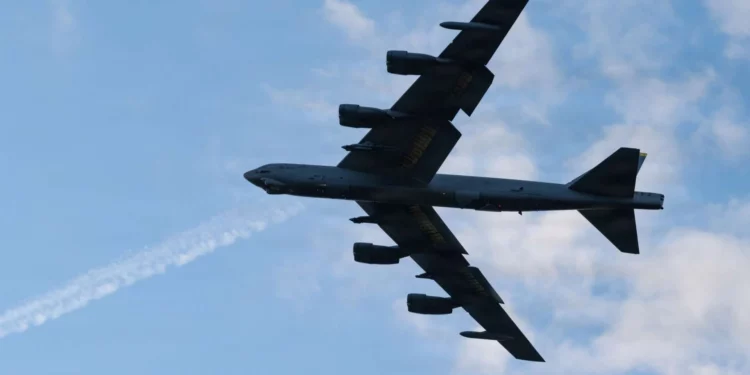 La Fuerza Aérea de Estados Unidos destinó US$17 millones a tres empresas para desarrollar mejoras SATCOM seguras y resistentes para el B-52 Stratofortress.