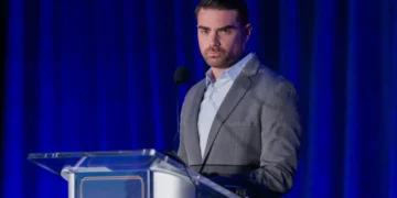 Ben Shapiro durante una emisión de su programa