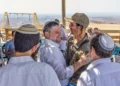El ministro de Finanzas Bezalel Smotrich visita la granja Meir La’aretz, un asentamiento en Cisjordania, durante la festividad de Sucot como parte de su campaña electoral, el 27 de septiembre de 2026.