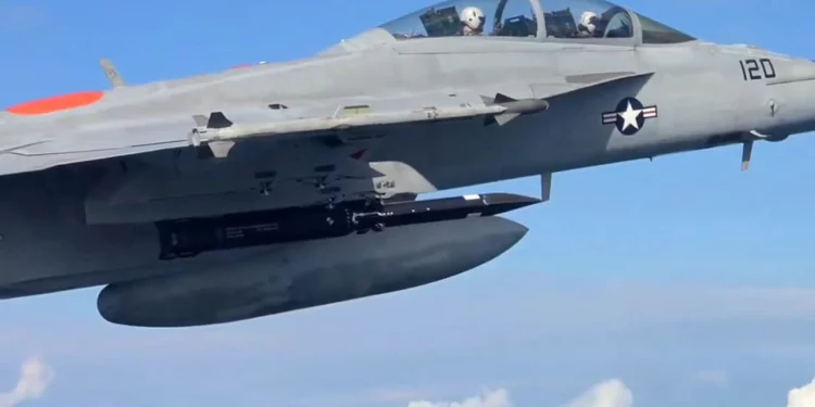 Misiles Blackbeard instalados bajo el ala de un F/A-18 Super Hornet