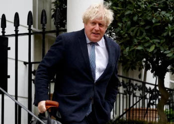 Boris Johnson durante una visita relacionada con Ucrania