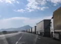 Camiones esperan en la carretera hacia el cruce de Gurbulak, en la frontera entre Turquía e Irán, el 22 de septiembre de 2026.