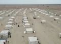 Tiendas de campaña en el campamento Al-Firdaws para yemeníes desplazados en Ras Imran, en las afueras occidentales de Adén, Yemen, el 17 de septiembre de 2026.
