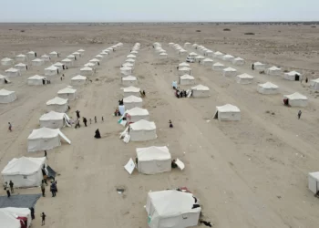 Tiendas de campaña en el campamento Al-Firdaws para yemeníes desplazados en Ras Imran, en las afueras occidentales de Adén, Yemen, el 17 de septiembre de 2026.