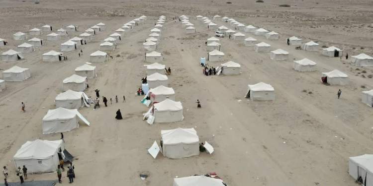 Tiendas de campaña en el campamento Al-Firdaws para yemeníes desplazados en Ras Imran, en las afueras occidentales de Adén, Yemen, el 17 de septiembre de 2026.
