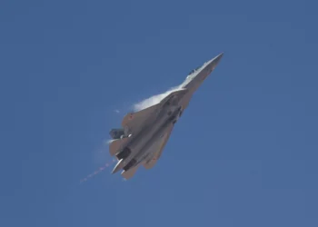 Un caza furtivo ruso Sukhoi Su-57 en exhibición durante el segundo Salón Aeronáutico Internacional y Exposición Aeroespacial en el Aeropuerto Internacional de El Alamein en El Alamein, Egipto, el 9 de septiembre de 2026. Egipto organiza el evento del 8 al 10 de septiembre de 2026, con la participación esperada de más de 100 aeronaves.