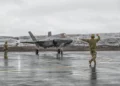 Cazas CF-18, F-35A y F-16 de NORAD durante una intercepción en la zona de defensa aérea de Alaska