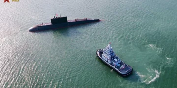 Submarino de la Armada china durante operaciones navales