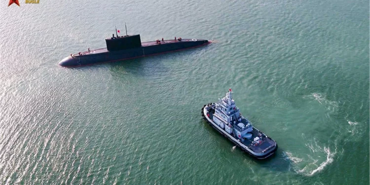 Submarino de la Armada china durante operaciones navales