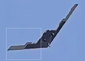 WZ-X visto sobre China con la configuración de sus alas visible desde tierra