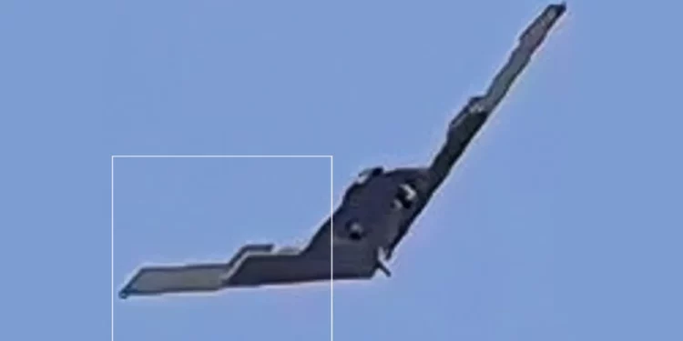 WZ-X visto sobre China con la configuración de sus alas visible desde tierra
