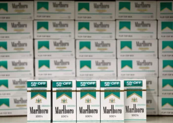 Paquetes y cartones de cigarrillos Marlboro a la venta en Burlington, Carolina del Norte, el 14 de junio de 2018.