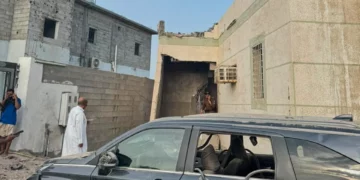 Daños en un edificio tras la caída de un proyectil en Al-Tawwal, Jazan, Arabia Saudita, cerca de la frontera con Yemen, el 12 de septiembre de 2026.
