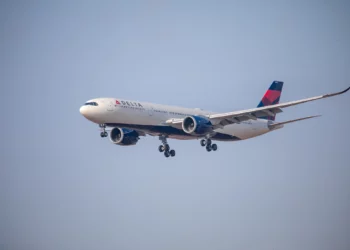 A Delta flight takes off at Ben Gurion International Airport, outside of Tel Aviv, October 25, 2021. (Yossi Aloni/FLASH90)