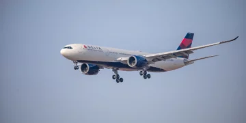 A Delta flight takes off at Ben Gurion International Airport, outside of Tel Aviv, October 25, 2021. (Yossi Aloni/FLASH90)