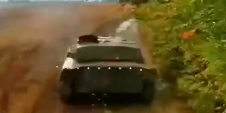 Obús autopropulsado ruso 2S1 Gvozdika destruido