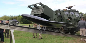 Dron Nyan frente a un lanzacohetes M270A2 del Ejército británico en DVD 2026.
