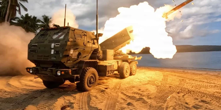 Fuerzas de Estados Unidos, Japón y Australia entrenan con HIMARS y GMLRS durante Orient Shield 26.