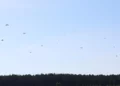 Ejercicio del Ejército de Estados Unidos para probar defensas contra enjambres de drones.