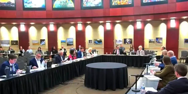 La Junta Estatal de Escuelas Chárter de Oklahoma debatió y rechazó la solicitud de la Fundación Nacional de Escuelas Chárter Judías Ben Gamla el 9 de febrero de 2026.