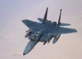 F-15E Strike Eagle de la Fuerza Aérea de Estados Unidos durante una patrulla aérea de combate en la región del Comando Central.