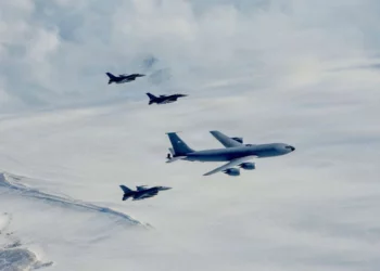 NORAD desplegó cazas F-16 de la Fuerza Aérea de Estados Unidos desde Alaska hacia Groenlandia para probar despliegues rápidos y operaciones aéreas en el Ártico.