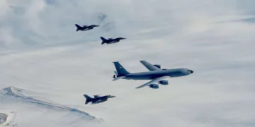 NORAD desplegó cazas F-16 de la Fuerza Aérea de Estados Unidos desde Alaska hacia Groenlandia para probar despliegues rápidos y operaciones aéreas en el Ártico.