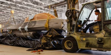 F-16 Fighting Falcon retirado para recuperar piezas destinadas a otros aviones