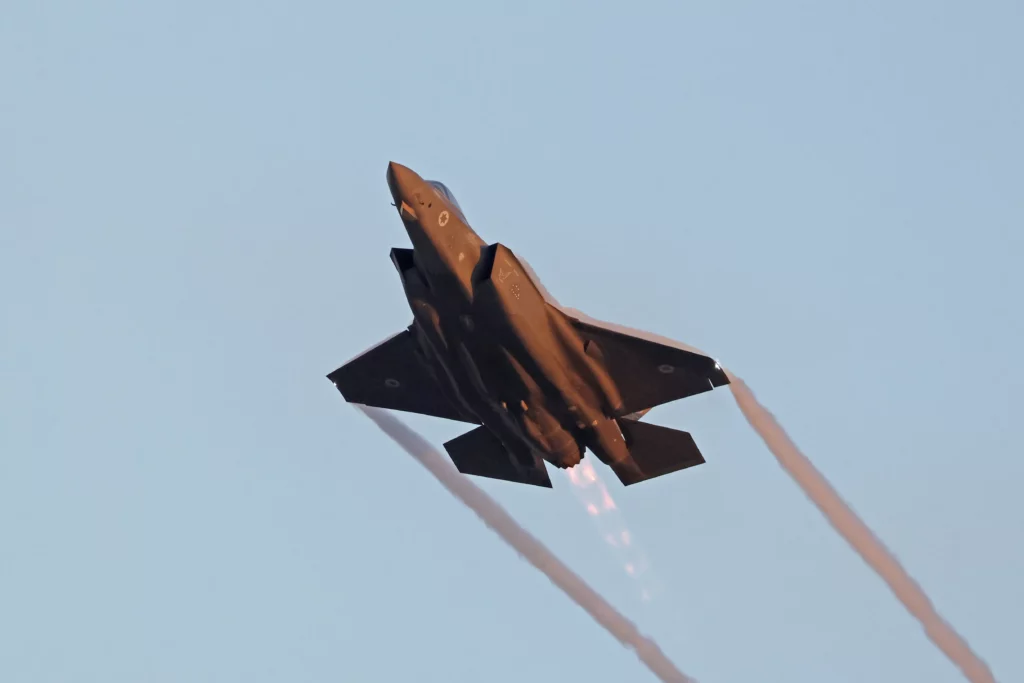 Un F-35 Adir del Escuadrón 140 participa en una exhibición de la Fuerza Aérea de Israel en la base aérea de Hatzerim, en el desierto del Néguev, el 29 de junio de 2023.