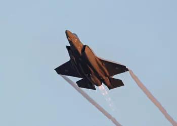 Un F-35 Adir del Escuadrón 140 participa en una exhibición de la Fuerza Aérea de Israel en la base aérea de Hatzerim, en el desierto del Néguev, el 29 de junio de 2023.