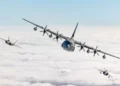 Marines de Estados Unidos emplearon KC-130J Super Hercules para sostener y reposicionar cazas F-35B durante la Operación Slingshot en el Indo-Pacífico.