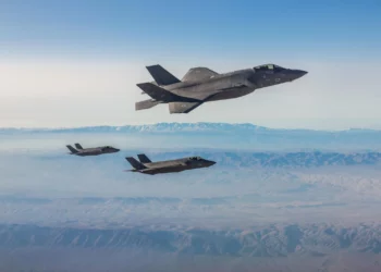 Cazas F-35I de la Fuerza Aérea de Israel parten para realizar ataques en Irán, en una imagen publicada por el ejército el 15 de marzo de 2026.