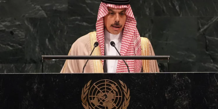 El ministro de Relaciones Exteriores de Arabia Saudita, Faisal bin Farhan Al Saud, habla ante la 81.ª Asamblea General de la ONU en Nueva York el 26 de septiembre de 2026.