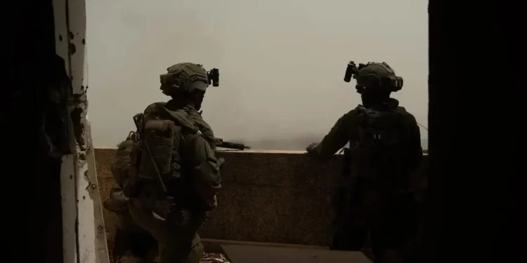 Fuerzas israelíes en el contexto de la operación en la cresta de Ali Taher