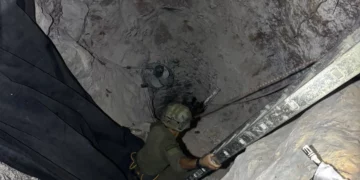 Tropas de la unidad de ingeniería de combate Yahalom de las FDI operan en un pozo en Qalqilya, Cisjordania, el 23 de septiembre de 2026.