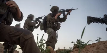 Fuerzas de las FDI desplegadas cerca de la Franja de Gaza